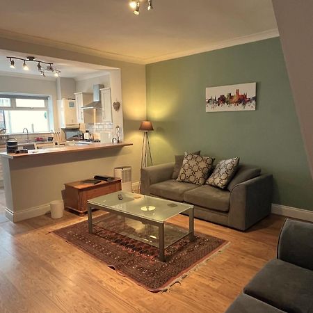 Durham 3 Bedroom House With Parking Exterior photo